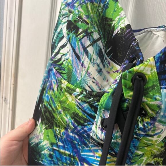 Torrid Tropical Print plus size One Piece Swimsuit NWT 3X beach vacation resort - Picture 7 of 7